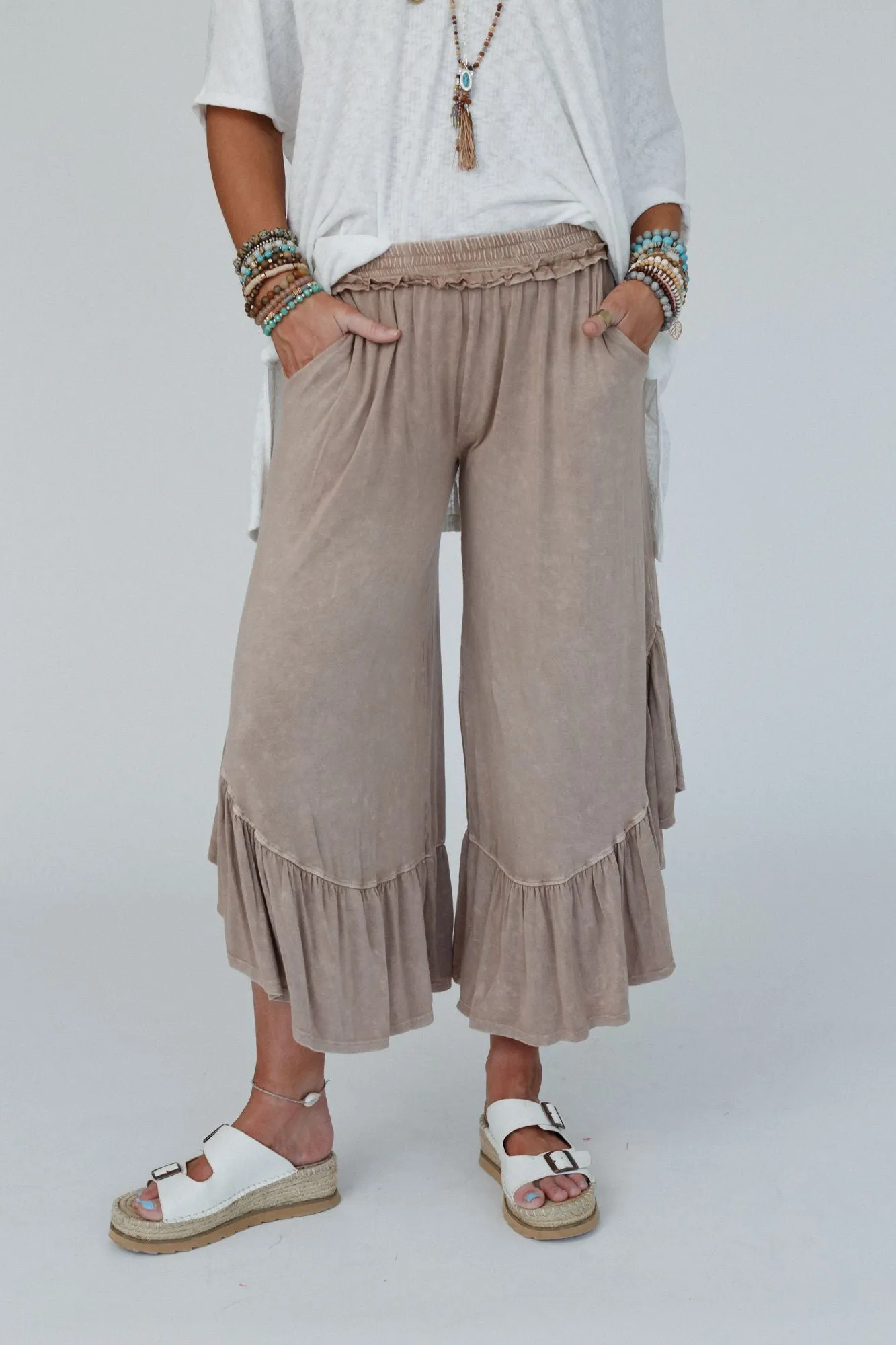 Pebble Shore Ruffle Pants - Taupe