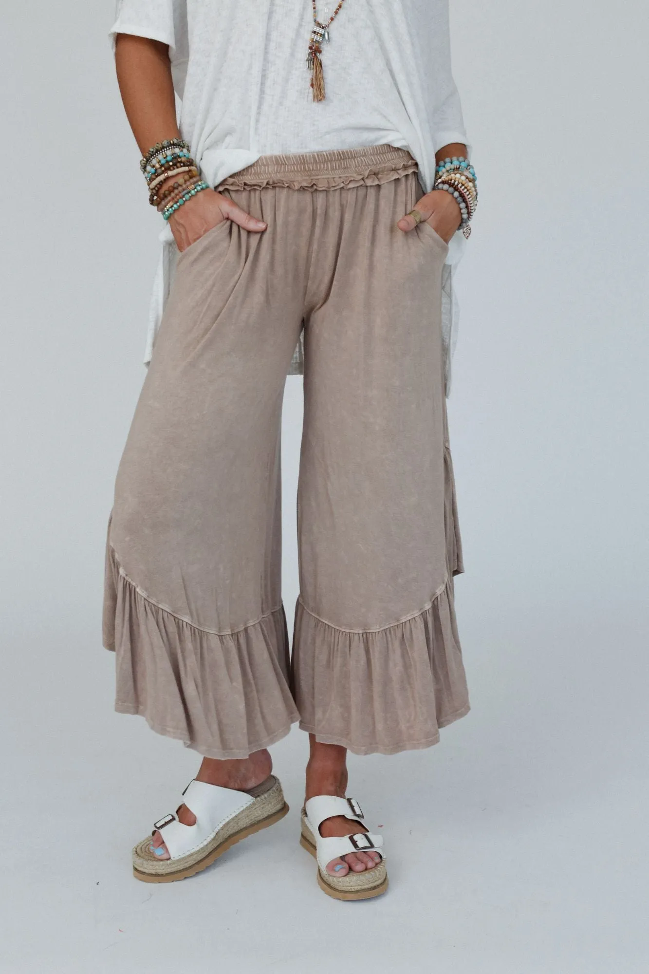 Pebble Shore Ruffle Pants - Taupe