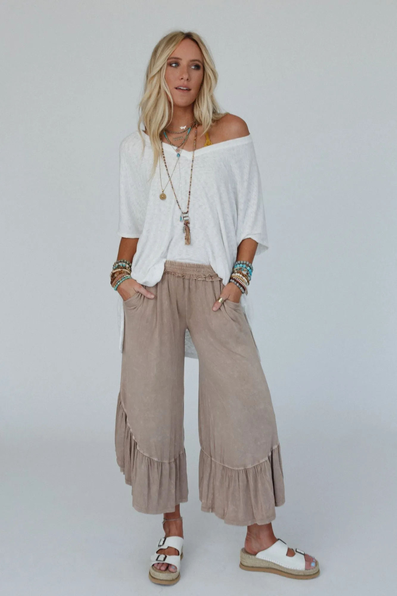 Pebble Shore Ruffle Pants - Taupe