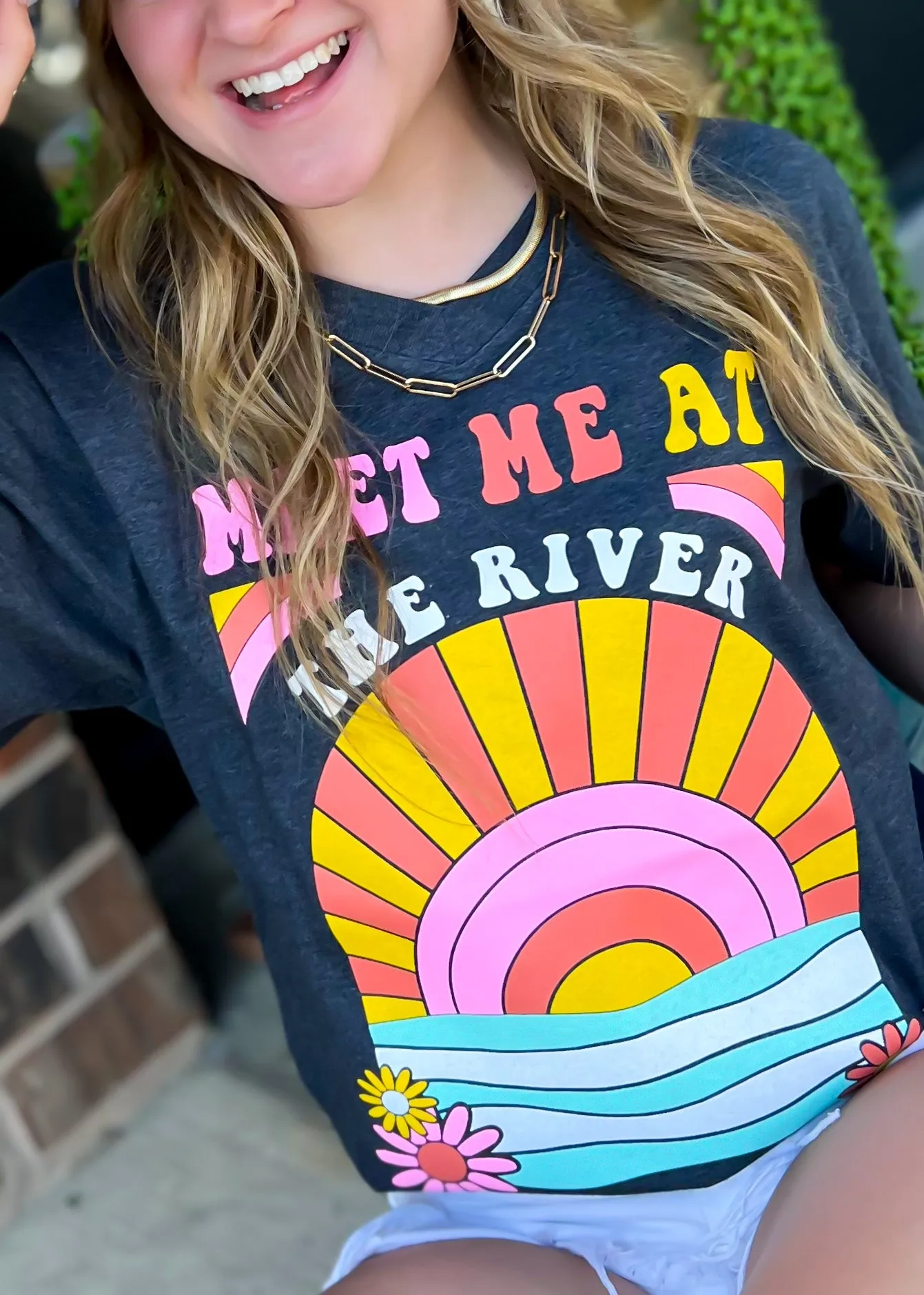 River Life Graphic Tee | Charcoal