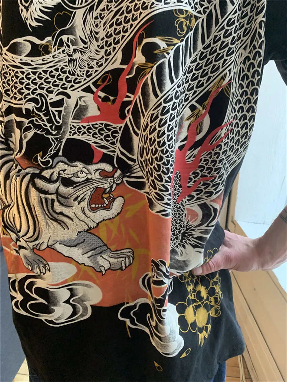 The Dragon VS Tiger embroidery T-Shirt (Black)