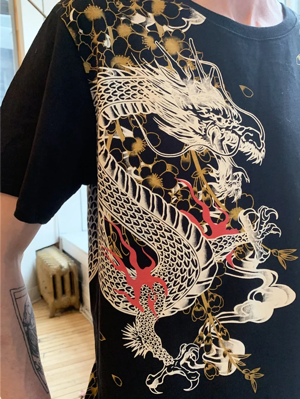 The Dragon VS Tiger embroidery T-Shirt (Black)